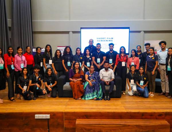 SRHR தொடர்பான சமூக விதிமுறைகளுக்கு சவால் விடும் பெண் திரைப்படத் தயாரிப்பாளர்கள்